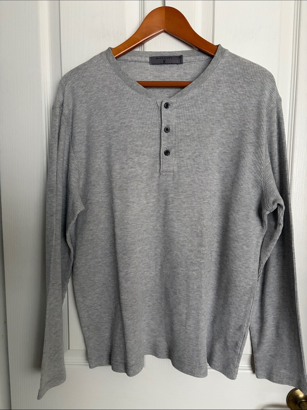 Men's Gray Long-Sleeve Henley Shirt - Soft Thermal Knit